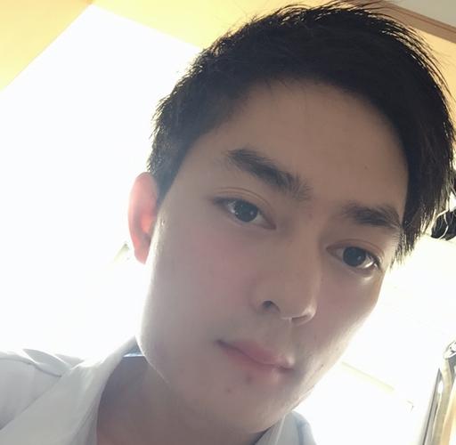 大眼睛男孩吴先森