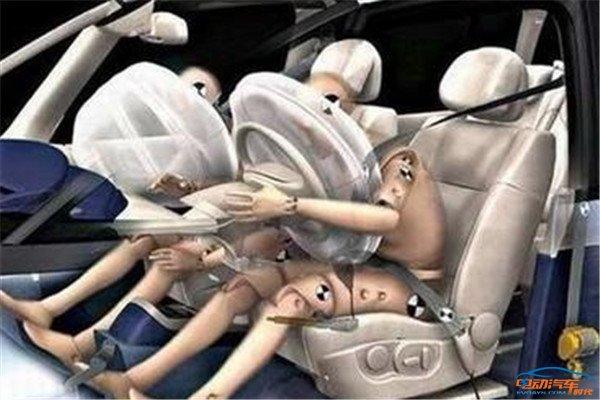 二安全气囊弹出,驾驶者撞到气囊瞬间停止向前运动.