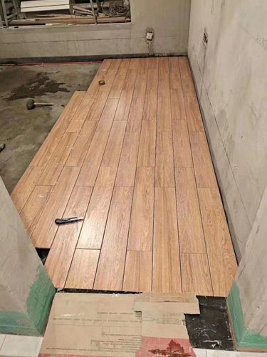 瓦工进展: 砖夹橱柜,台盆柜,洗衣机柜完成,卧室木纹砖