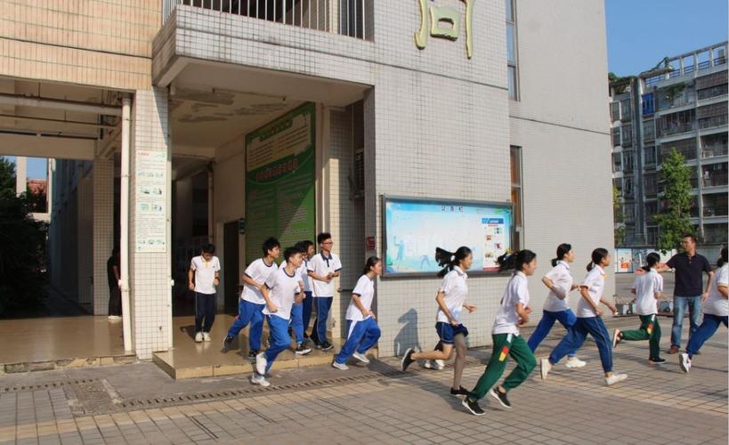 "强化应急疏散演习,提高安全防范意识"——肇庆市百花中学实战消防
