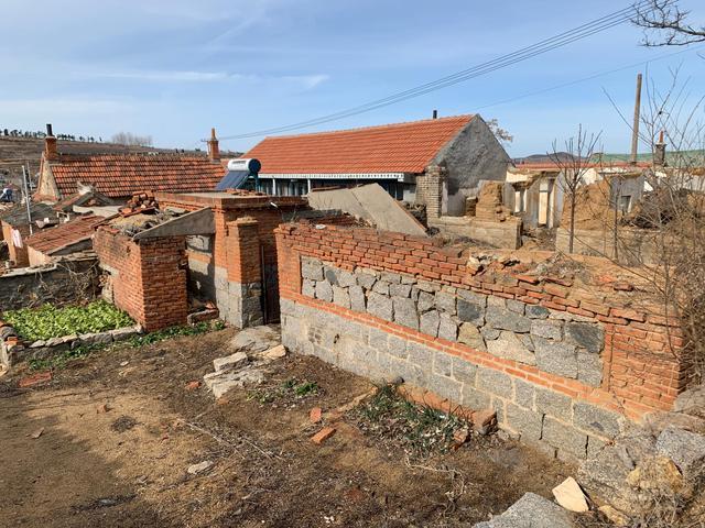 山东农村的红瓦房,10年不住人会变成什么样?缺了人气