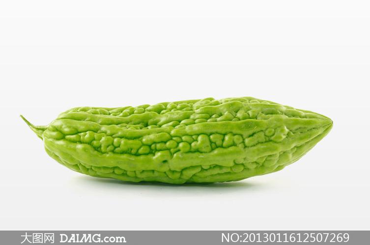 一个新鲜苦瓜近景特写摄影高清图片