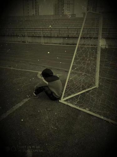 适合晚上发的伤感说说,句句戳心入骨,送给深夜孤独的