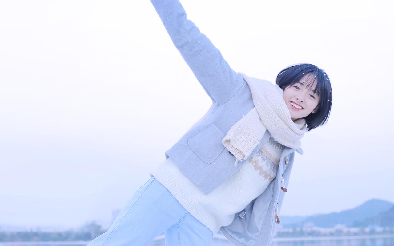 漂亮沈月壁纸