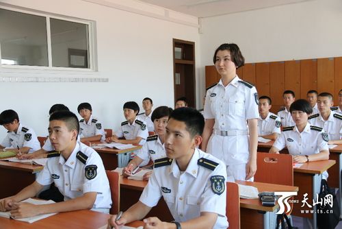 采访团一行走进"海军军官摇篮"大连舰艇学院,近距离接