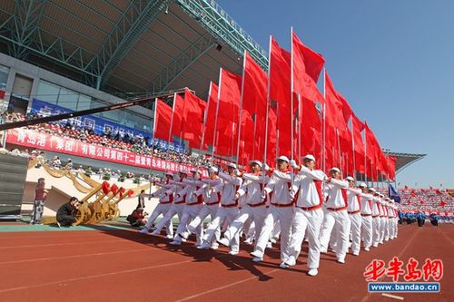 青岛港万名职工共办运动会场面壮观图