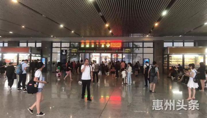 惠州南站候车大厅.惠州报业全媒体记者邓青 通讯员王昕 摄