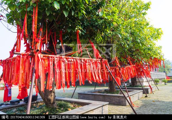 许愿红丝带祈福树素材