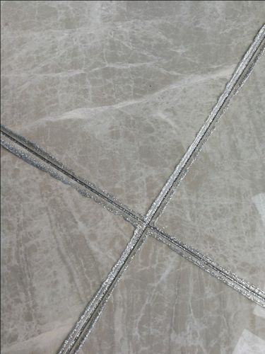 浅灰色地砖用什么颜色美缝剂?