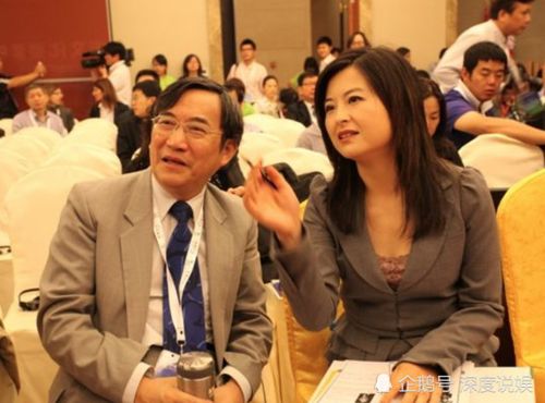 结婚后李铁一直很支持张泉灵的工作,直到33岁时张泉灵才生下一个