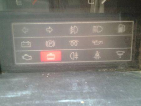 请问江铃顺达仪表,这个灯亮是什么原因