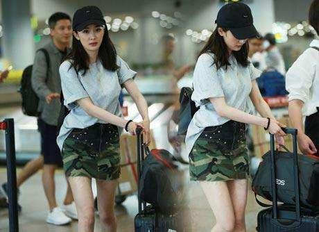 同款行李箱杨幂拉了5年 女星行李箱都长什么样?(6)