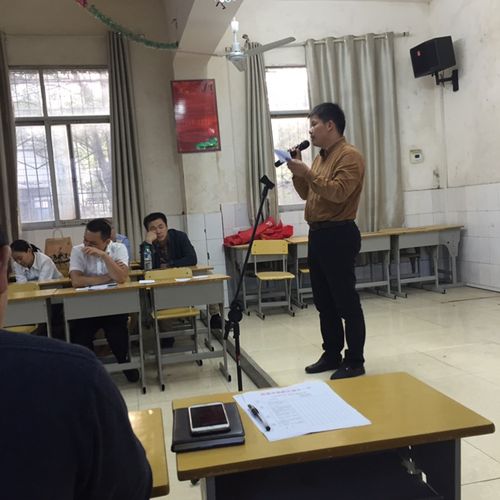 幸福就在我们的眼睛里!--昌东一中教师演讲比赛拉开帷幕