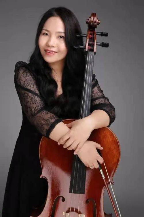 专业老师现场解说  个人简介  (向下滑动查看) 广州交响乐团大提琴