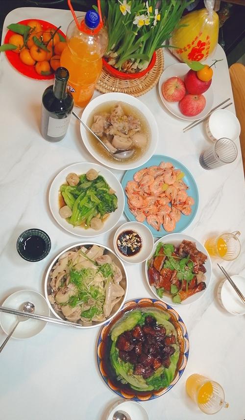 自己做了简单的年夜饭