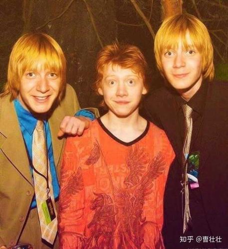 请问有人有韦斯莱双子(弗雷德韦斯莱 乔治韦斯莱)的照片吗!