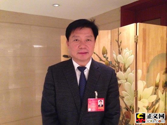 全国人大代表,天津市宁河县委书记李树起.张伯晋 摄