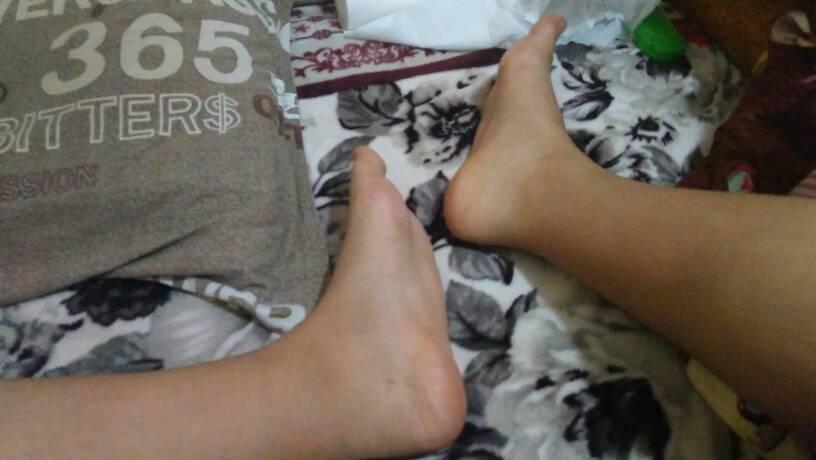 12岁男孩的脚,持续更新