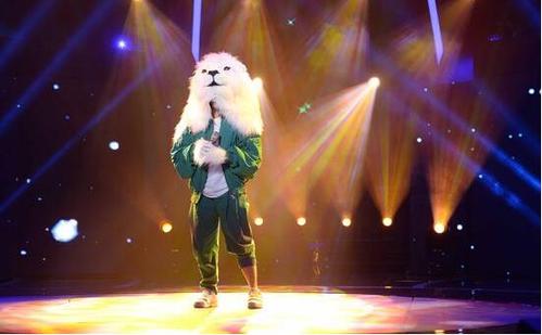 蒙面唱将哈哈一笑很倾城是谁,郁可唯被站姿出卖