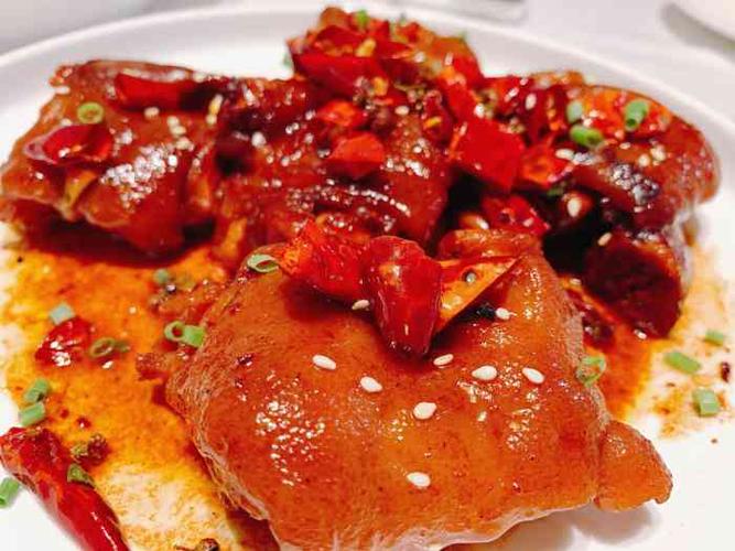 旺顺阁·新京菜(正大广场店)-"旺顺阁以其招牌菜品"鱼头泡饼"两次登上