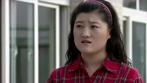 老婆出门刘大脑袋兴奋地哼着小曲王云:得找个人看着他