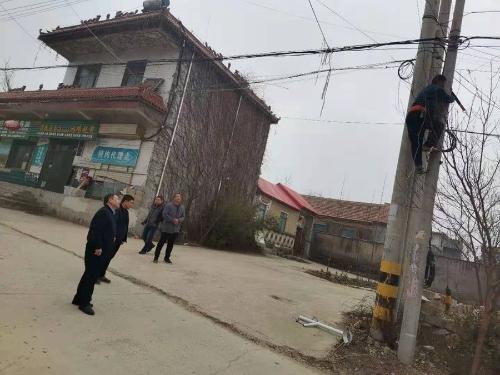 温暖全村人——泗水县综合行政执法局为星村镇蒲山村安装路灯小记