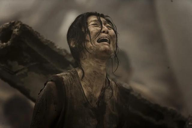 比《唐山大地震》的徐帆还扎心!他把丧子之痛,拍进了观众骨髓里