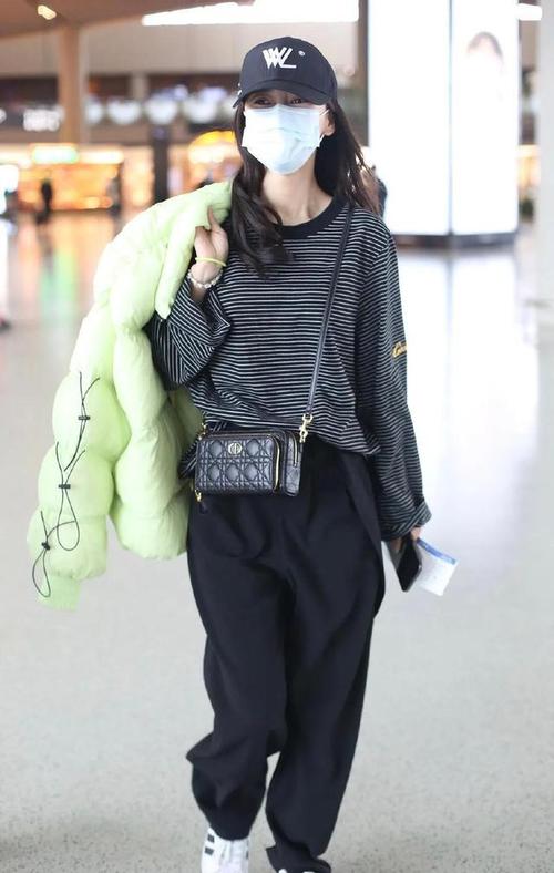 angelababy久违的机场街拍,好看的人随便穿系列|杨颖
