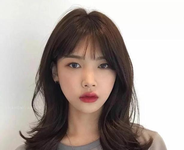 你还可以get这些发型:>>花式半扎发齐肩卷发能够驾驭的发型可不止简单