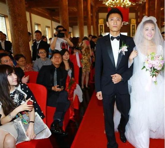 超女出道的唐笑整容成功嫁入豪门老公王磊是时尚造型机构老板