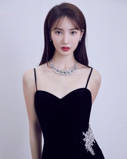 金晨穿拖鞋跳舞堪称c位担当邓伦金晨为什么分手