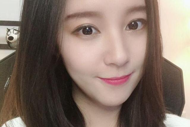 原斗鱼颜值区粉丝第一的女主播落户虎牙成为刺激战场手游一姐