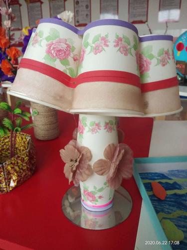 我校特举办环保主题的绘画比赛和变废为宝创意制作