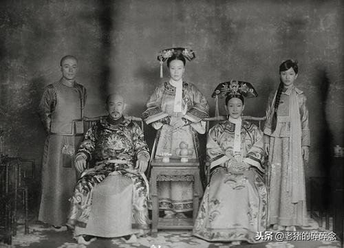 "最新考古大发现"乾隆皇帝及后妃"老照片"