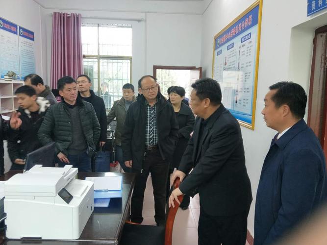 在省司法厅长陈文贵的率领下,来到了崇阳县天城镇中心戒毒社区