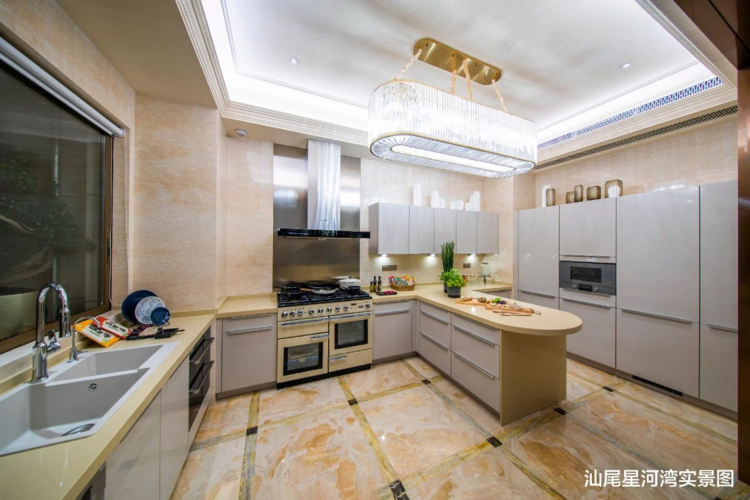 全方位贴心温暖的精装标准,流畅的餐厨动线,中西一体化的操作台,国际