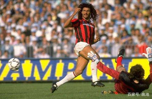 32年前意甲榜首战ac米兰古力特pk马拉多纳,这些经典照片你见过吗