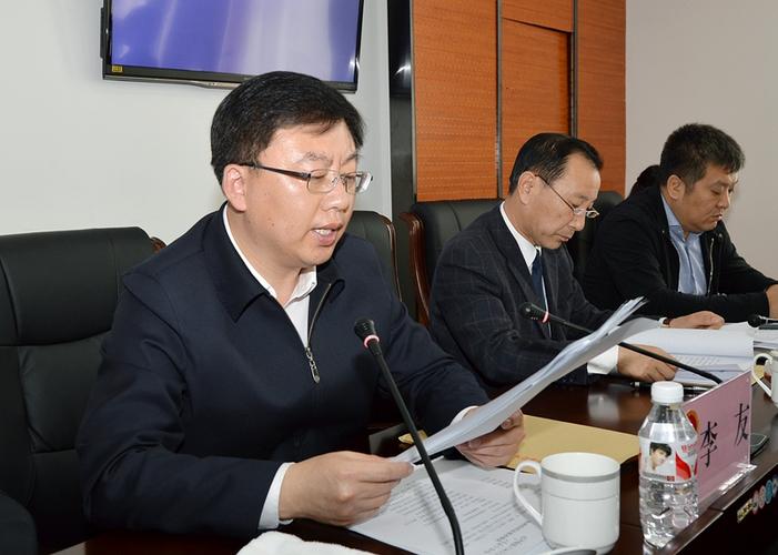 明山区第九届人大常委会召开第三次会议