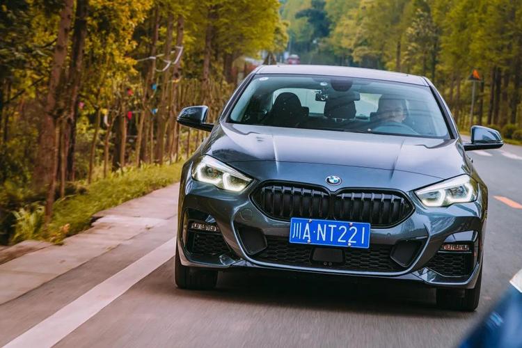 试驾宝马225i轿跑车:前不前驱无所谓?不到30万是真香?