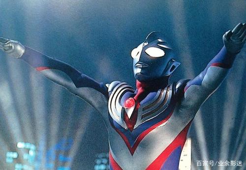 迪迦抛弃了更英雄主义的视角和单纯的打怪模式,把当下社会所面临的