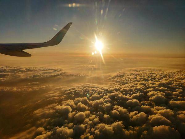 三万英尺的日出 风光 飞机 日出 黎明 太阳 机翼