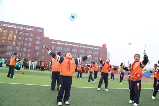 山西长子东方红学校举办"放飞梦想 快乐启航"庆祝元旦