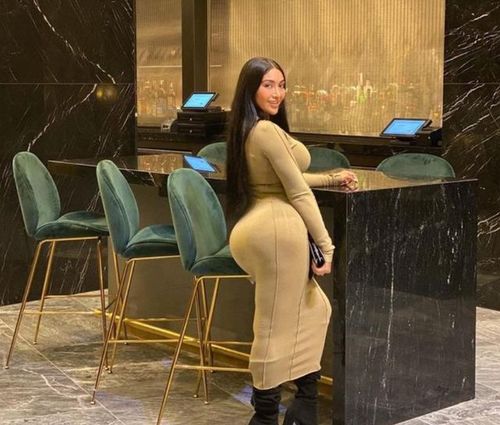 一运动帮助了她图中这个女人是一位印度的模特,名字叫做凯纳特·阿拉