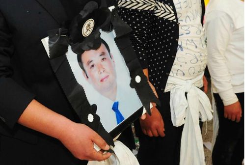  p>张学春,52岁(2016年),担任颍州区三塔集镇洲孜村支部书记10年.