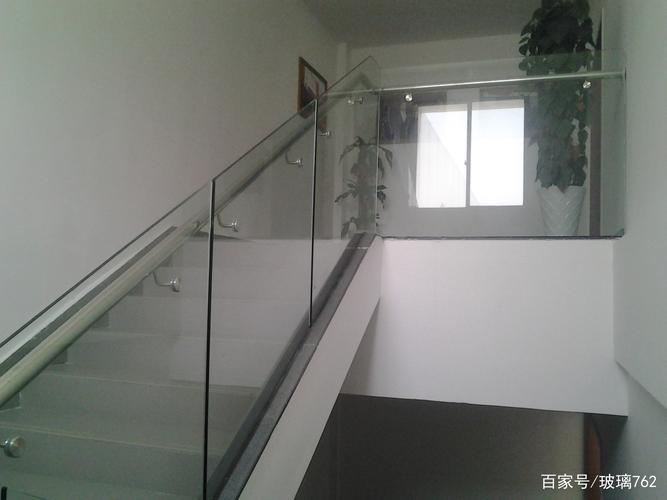 钢化玻璃用于建筑行业楼梯扶手