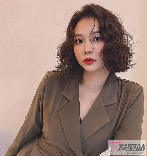 中短蛋卷烫发造型look女生烫蛋蛋头发型时尚显发量