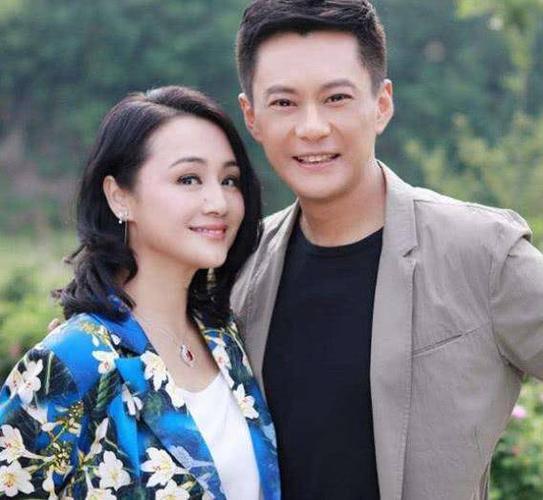 44岁曹颖一家近照,丈夫长相吐槽一言难尽,儿子被称最帅星二代