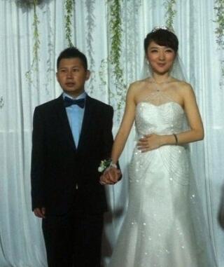 何云伟身高简历个人资料 何云伟老婆照片简历(3)