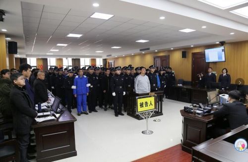 济宁闫现攀黑社会性质组织犯罪案宣判:曾在监狱门口放鞭炮欢庆出狱