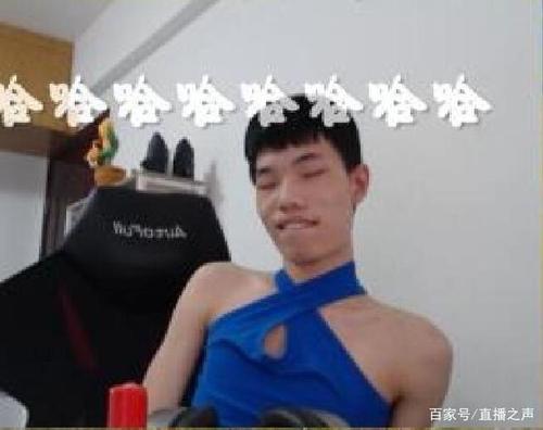 和平精英:被游戏耽误的时尚博主,虎牙鲨鱼哟把背心穿